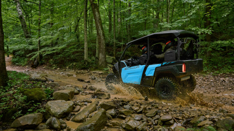 2023-Yamaha-YXF850EN-23-EU-Cyan___Yamaha_Black-Action-003-03-768x432